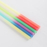 Color changing drinking straw